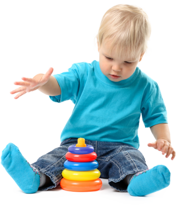 کودک بلوند در حال بازی